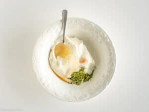 Yogurt mixed with honey.