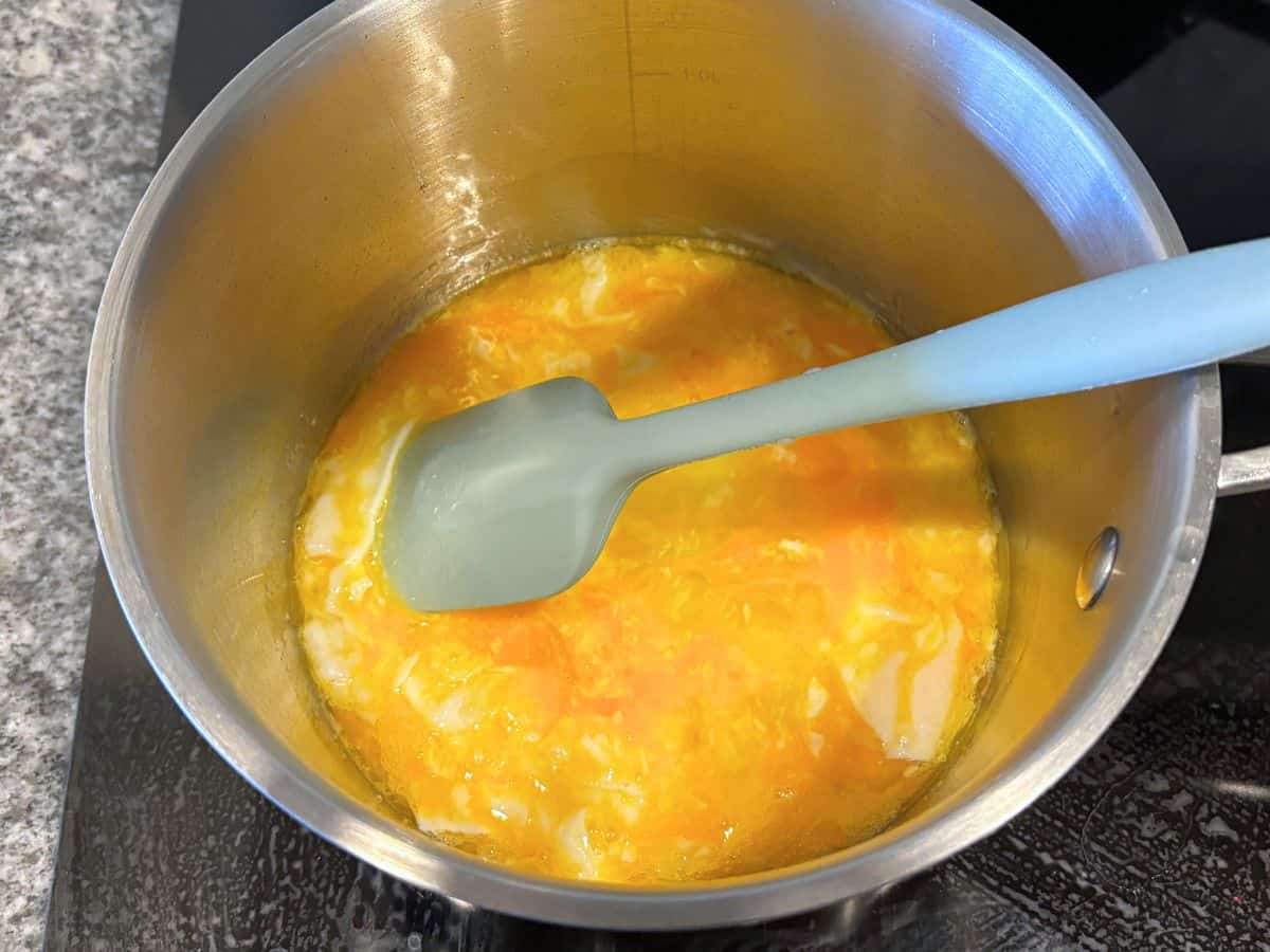 Easy Weekday Scrambled Eggs (No Milk) - Busy Morning Breakfast